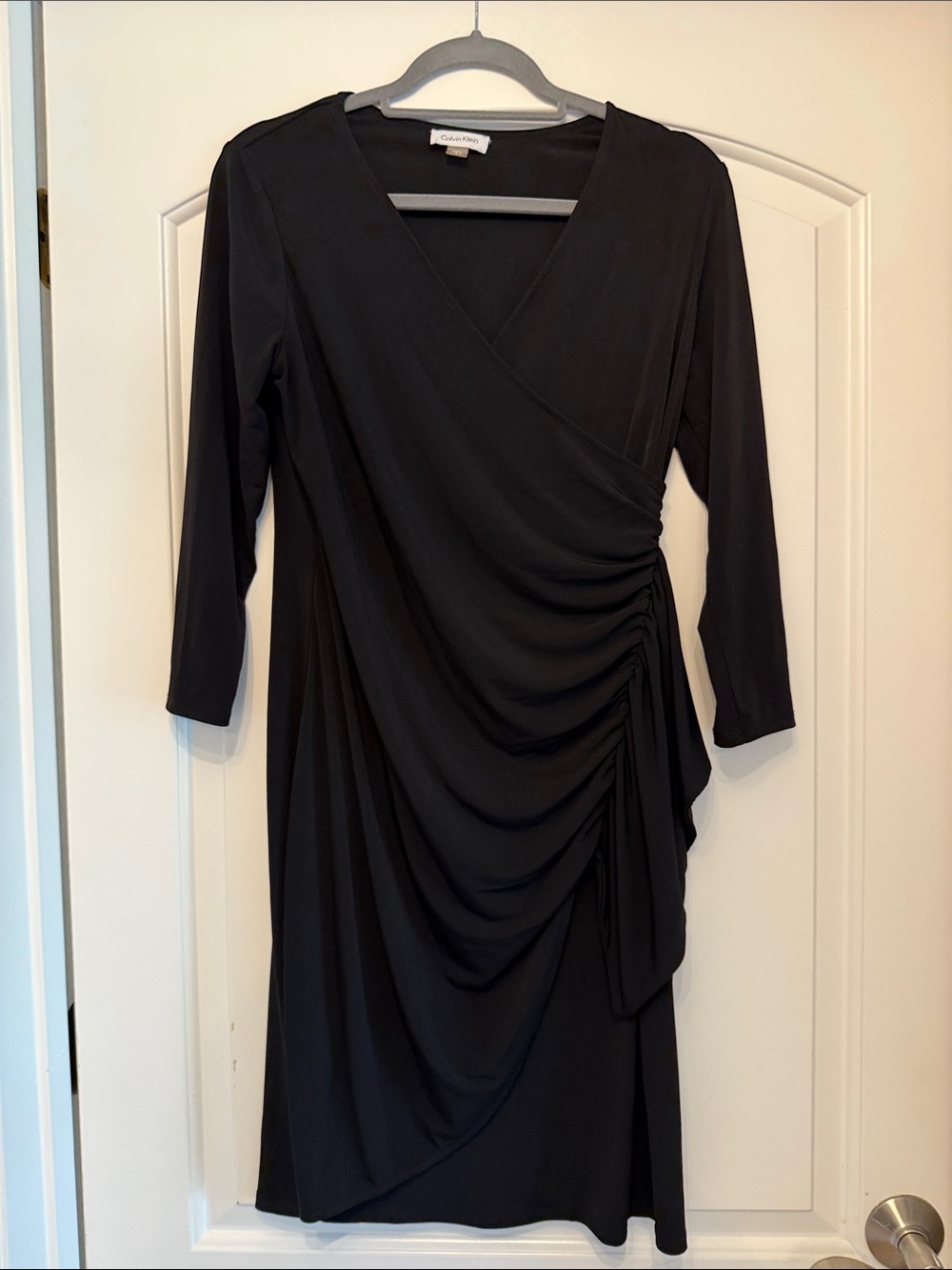 Women’s Calvin Klein Chaus Black Faux-Wrap Ruched Long Sleeve Dress. Size 8